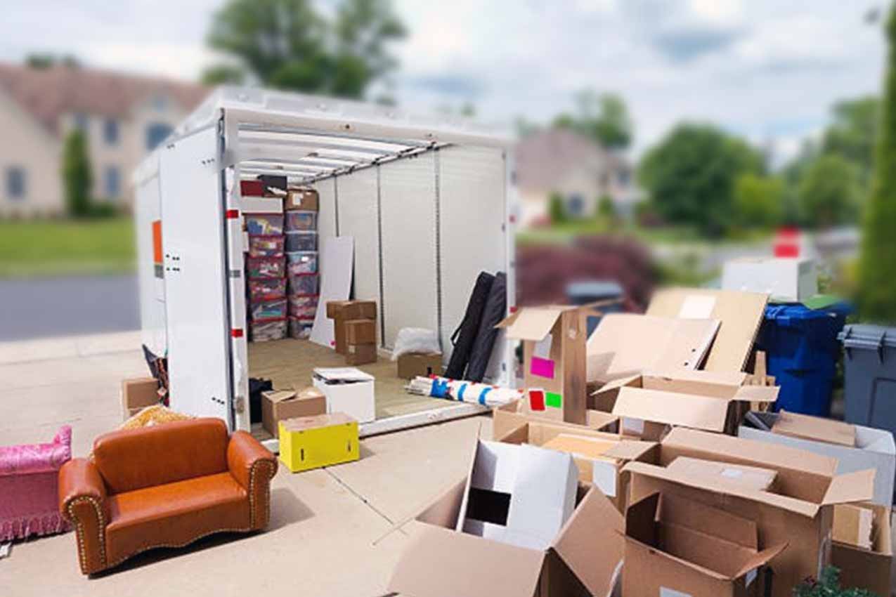 Boxes For Moving: Plastic Containers vs Cardboard Boxes - The SpareFoot Blog